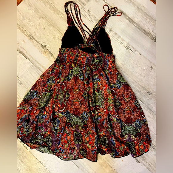 Beautiful abstract pattern strappy dress - Picture 2 of 3